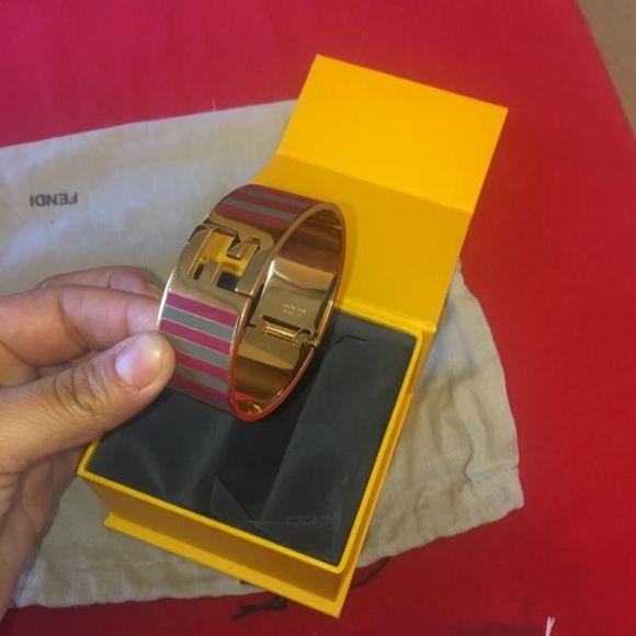 COPY - Fendi cuff bracelet medium size bangle - Picture 2 of 8